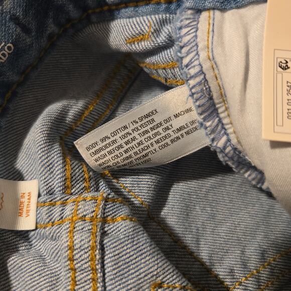 Cat & Jack Denim Floral Shorts 5T - Picture 5 of 5